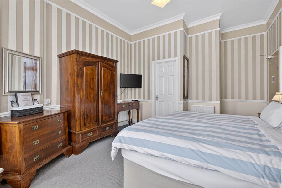 Albany Lodge 2 Eglinton Street