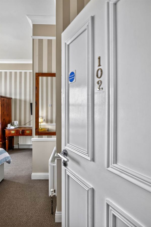 Albany Lodge 2 Eglinton Street