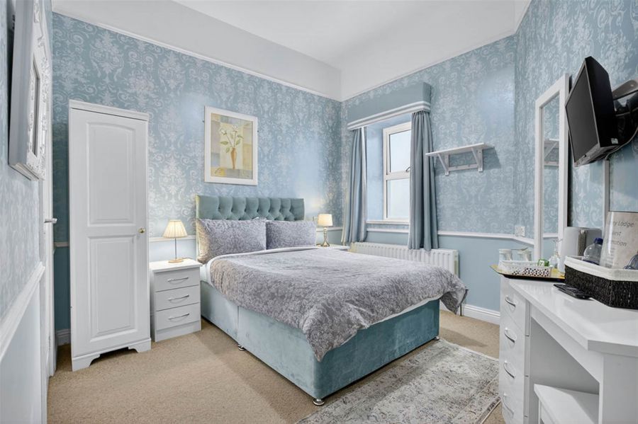 Albany Lodge 2 Eglinton Street