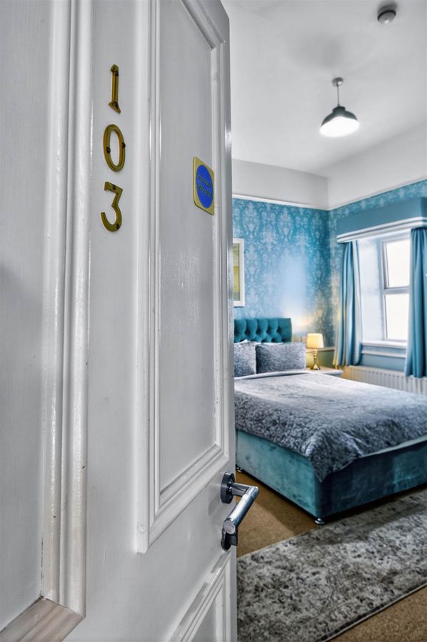 Albany Lodge 2 Eglinton Street