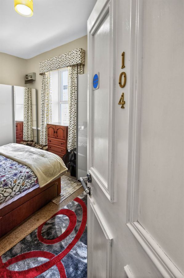 Albany Lodge 2 Eglinton Street