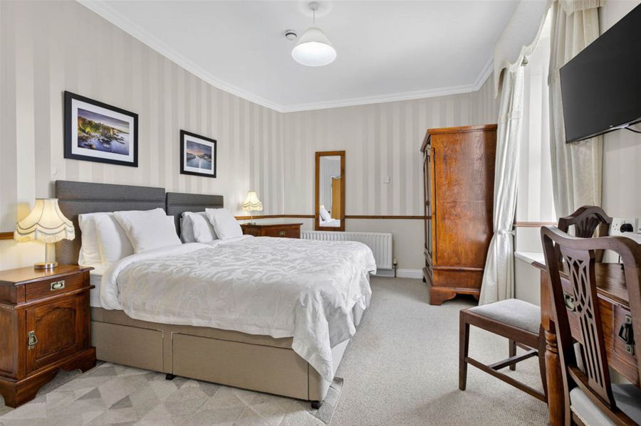 Albany Lodge 2 Eglinton Street