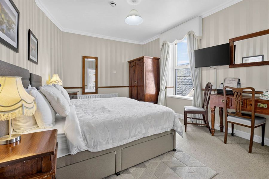 Albany Lodge 2 Eglinton Street