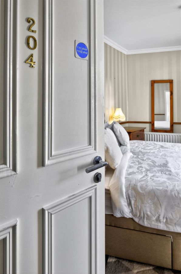 Albany Lodge 2 Eglinton Street
