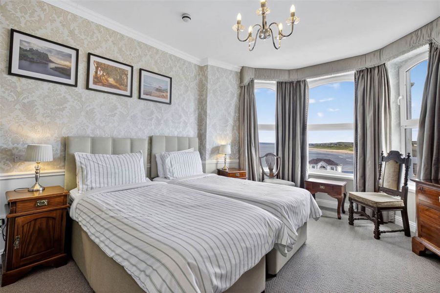 Albany Lodge 2 Eglinton Street