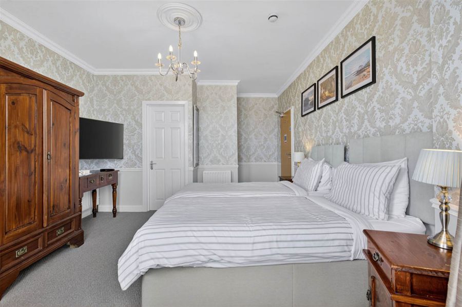 Albany Lodge 2 Eglinton Street