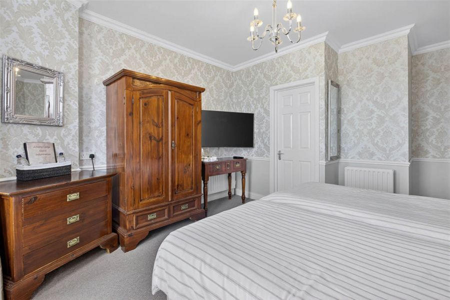 Albany Lodge 2 Eglinton Street
