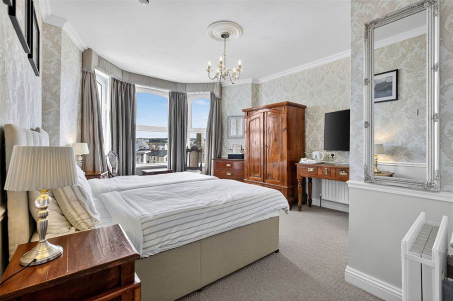Albany Lodge 2 Eglinton Street