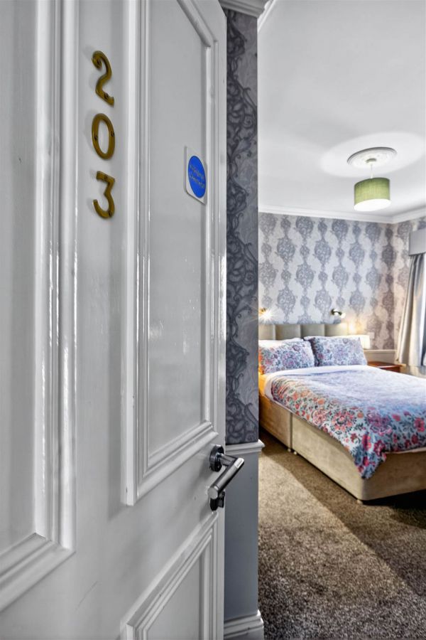 Albany Lodge 2 Eglinton Street