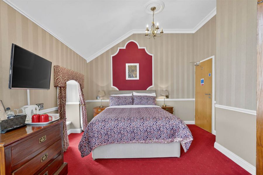 Albany Lodge 2 Eglinton Street