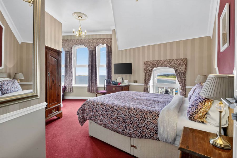 Albany Lodge 2 Eglinton Street