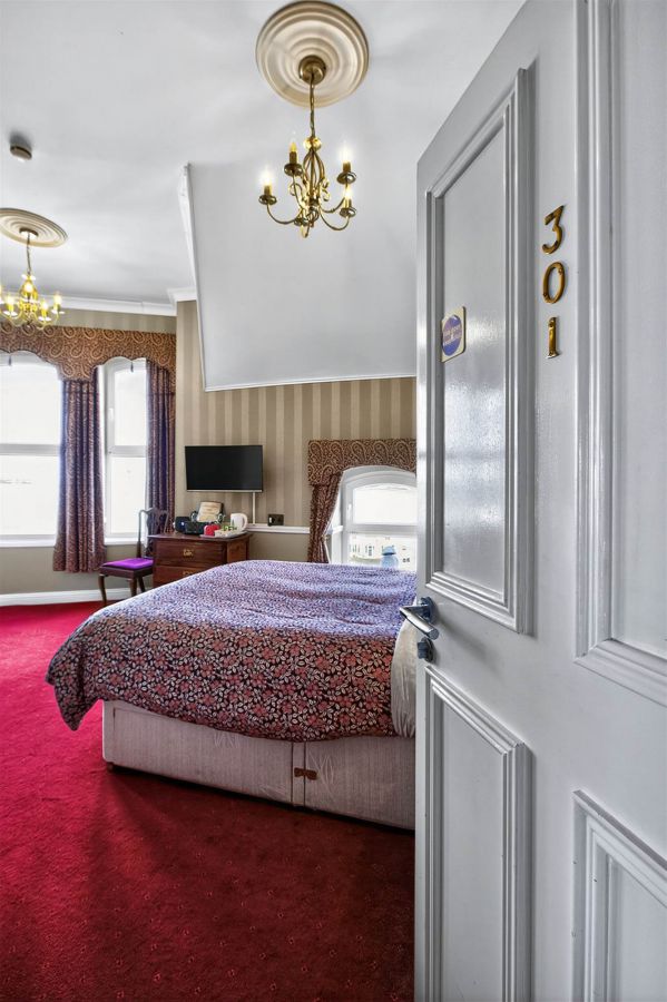 Albany Lodge 2 Eglinton Street