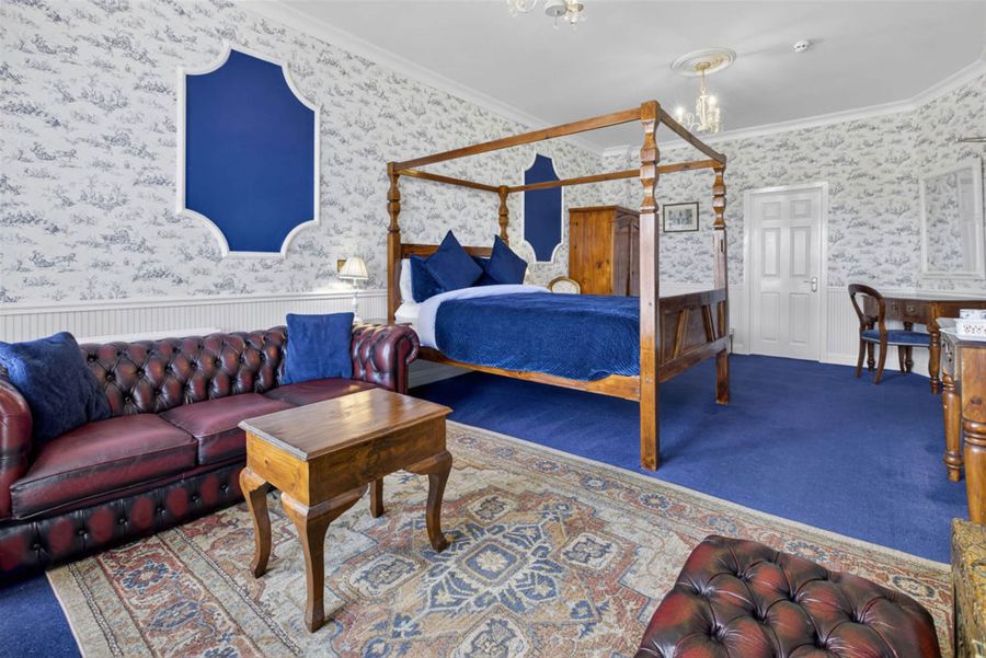 Albany Lodge 2 Eglinton Street