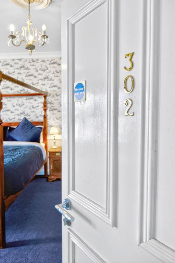 Albany Lodge 2 Eglinton Street