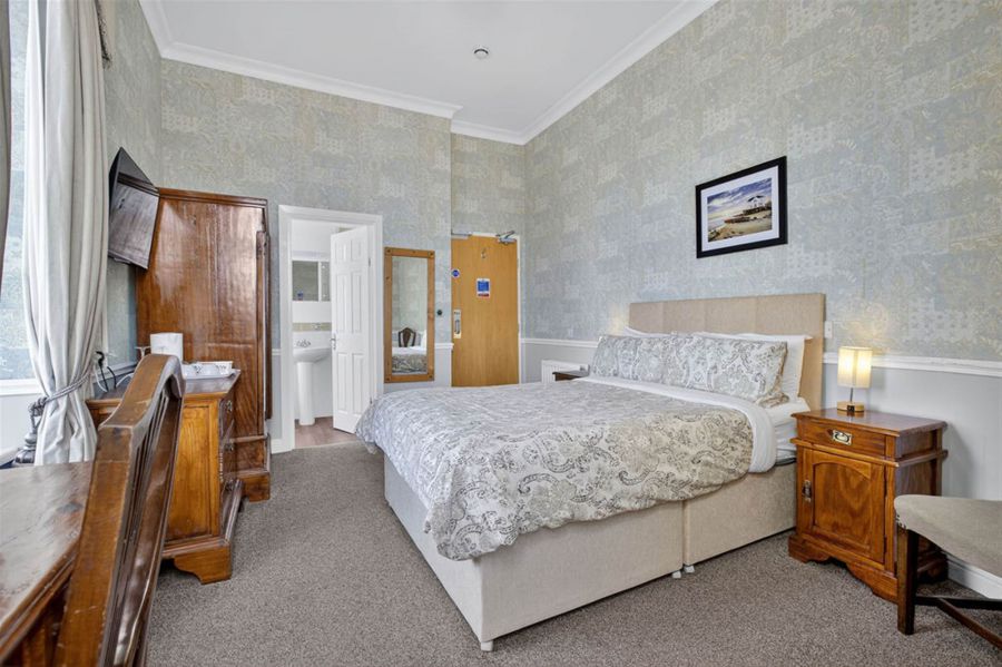 Albany Lodge 2 Eglinton Street