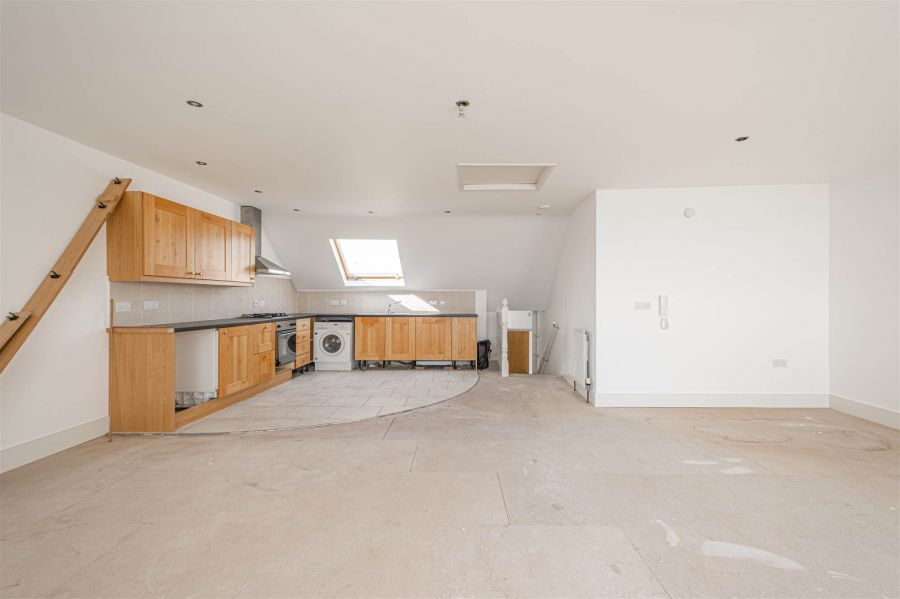 Apt 4, 16 Lansdowne Crescent