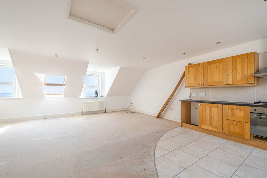 Apt 4, 16 Lansdowne Crescent