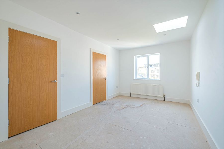 Apt 4, 16 Lansdowne Crescent