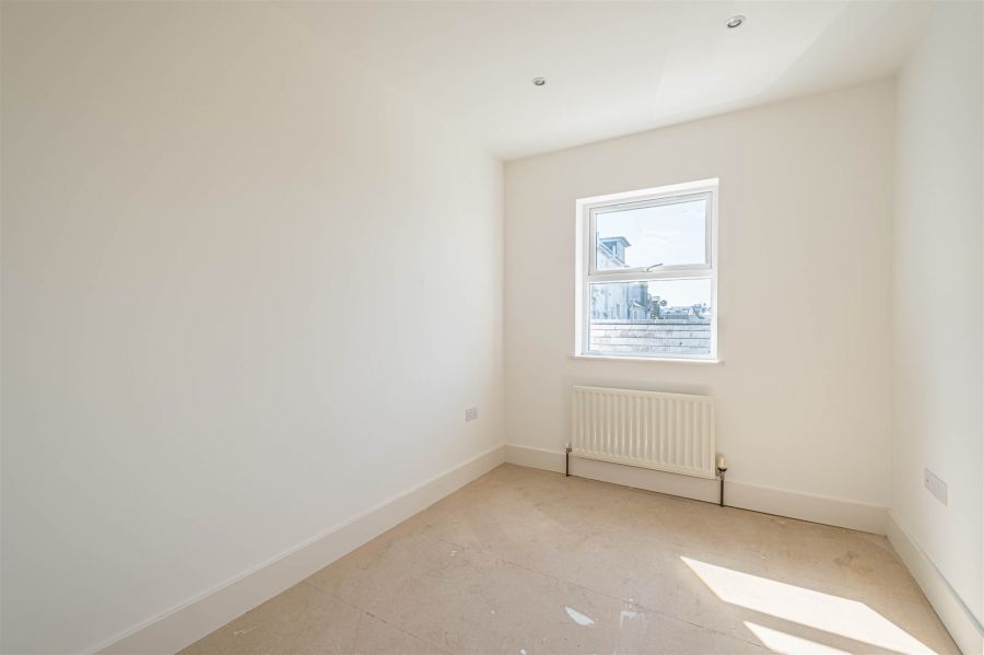 Apt 4, 16 Lansdowne Crescent