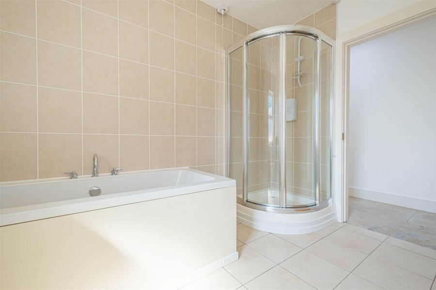 Apt 4, 16 Lansdowne Crescent