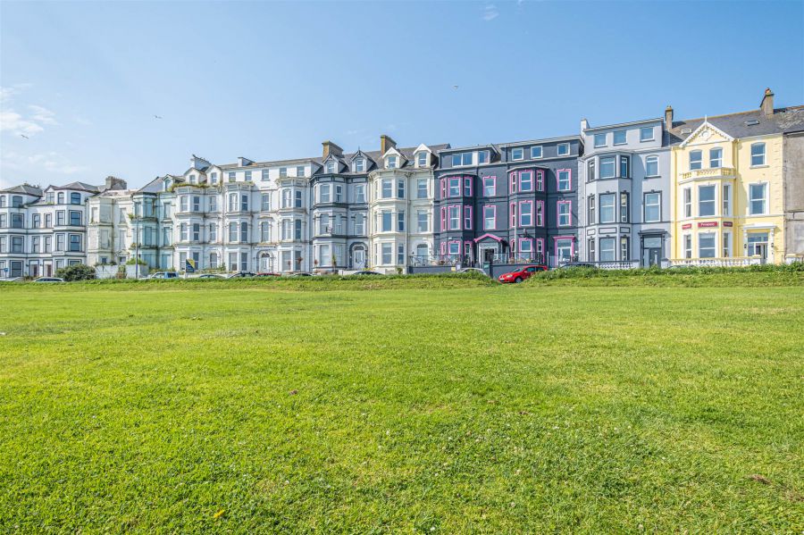 Apt 4, 16 Lansdowne Crescent