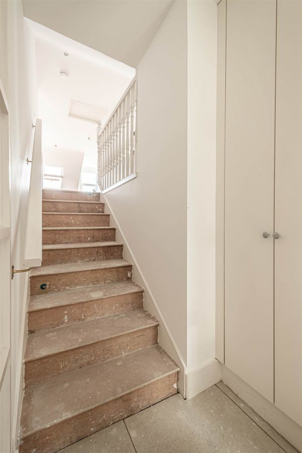 Apt 4, 16 Lansdowne Crescent