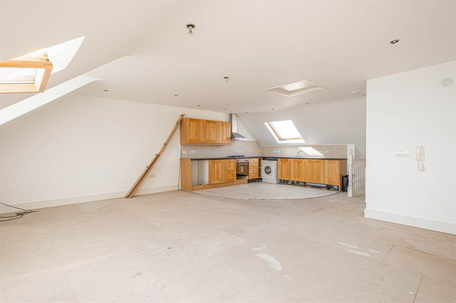 Apt 4, 16 Lansdowne Crescent