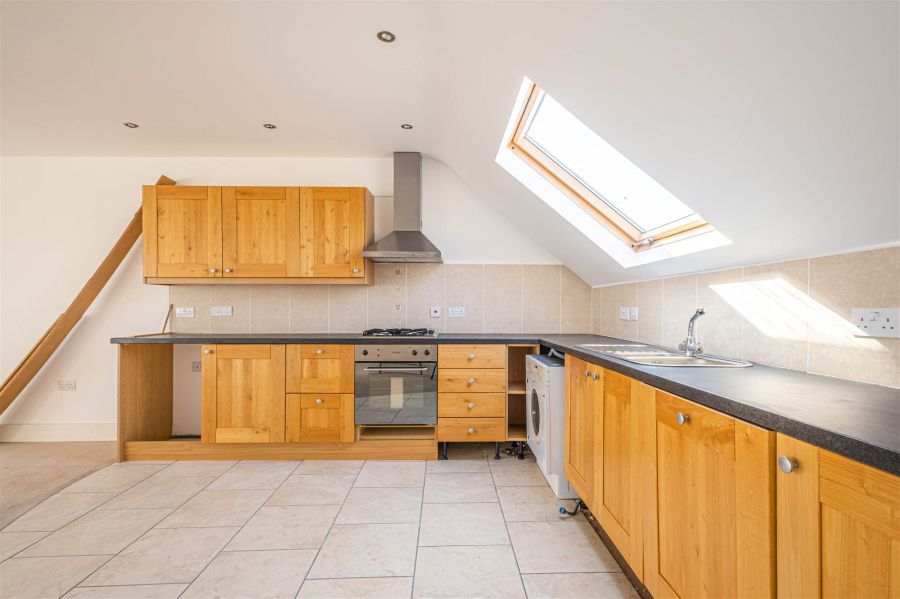 Apt 4, 16 Lansdowne Crescent