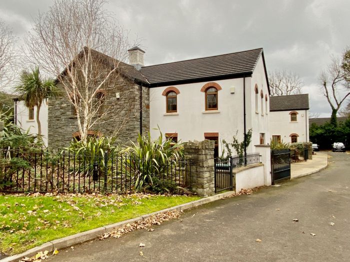 1 Gortaclee Court, cushendall, BT44 0TL