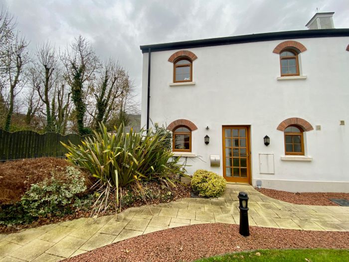 1 Gortaclee Court