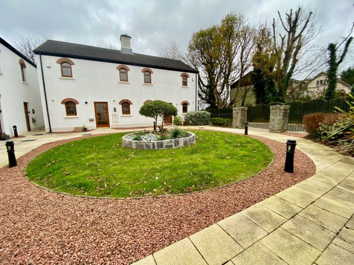 1 Gortaclee Court