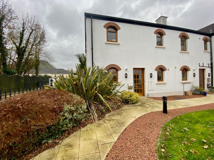 1 Gortaclee Court