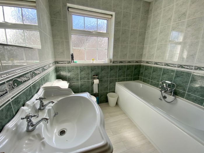 77 Leyland Road