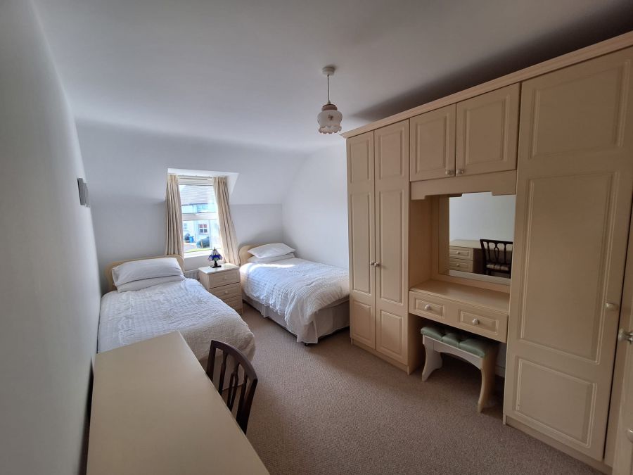 4 Knocknacarry Court