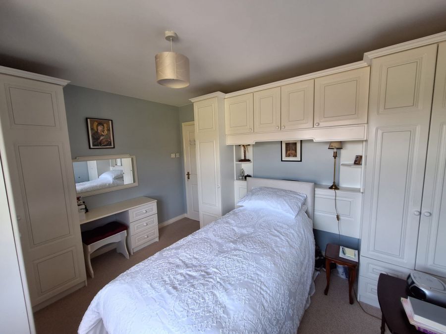 4 Knocknacarry Court