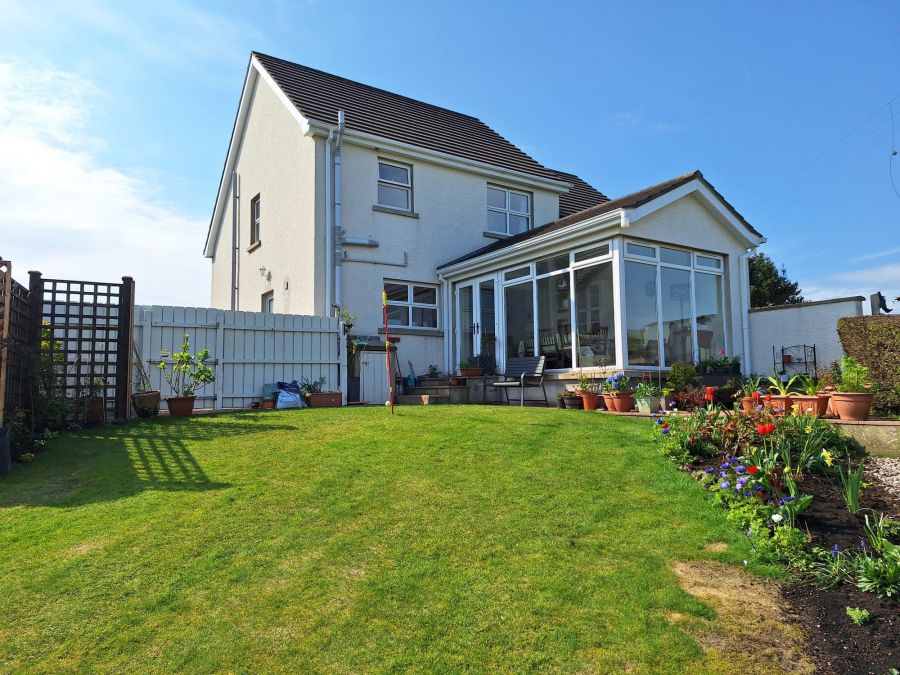 4 Knocknacarry Court