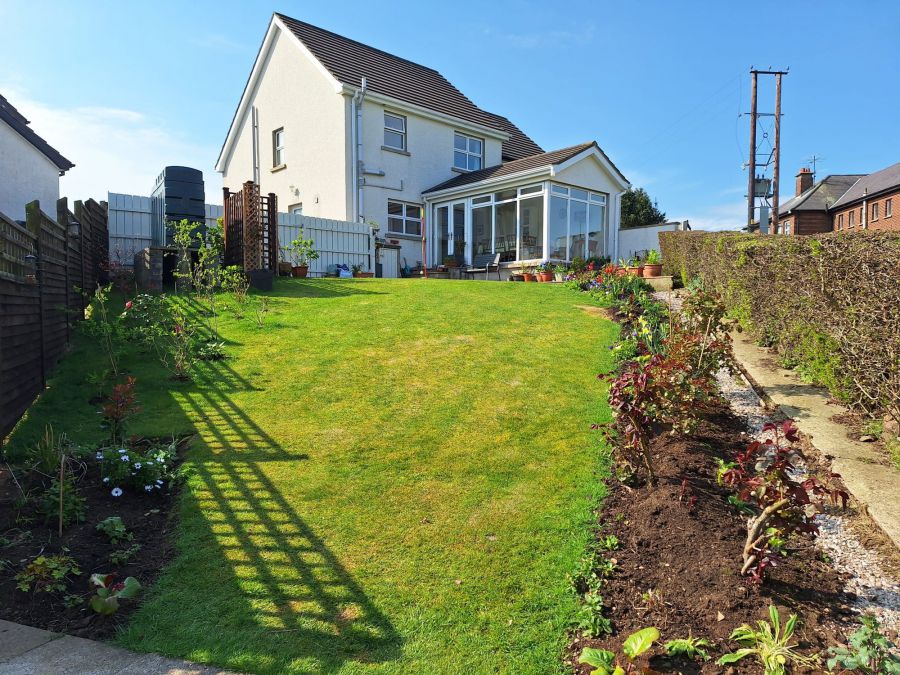 4 Knocknacarry Court