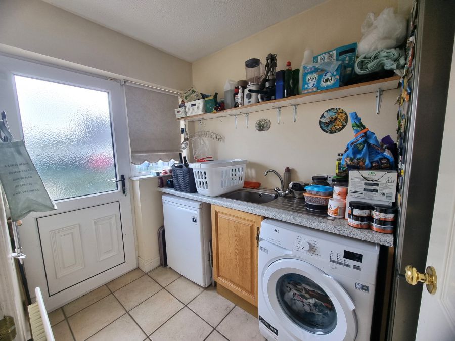 1 Leyland Avenue