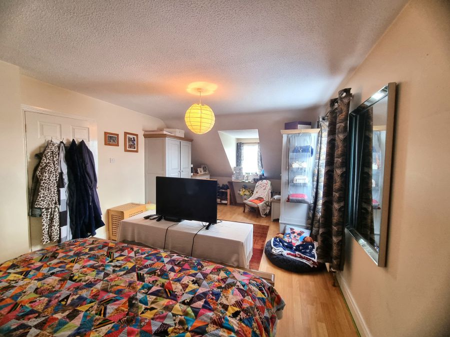 1 Leyland Avenue