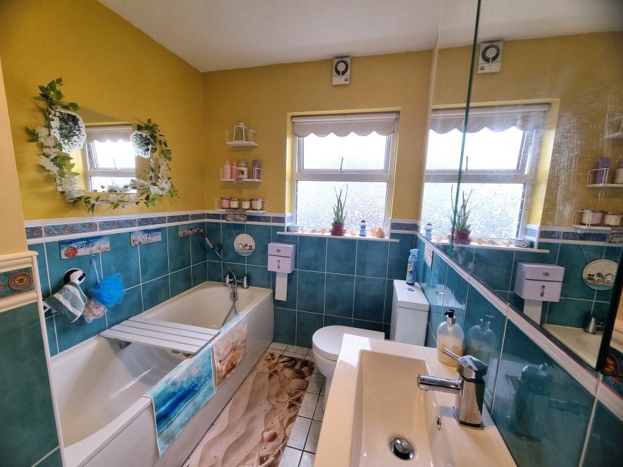 1 Leyland Avenue