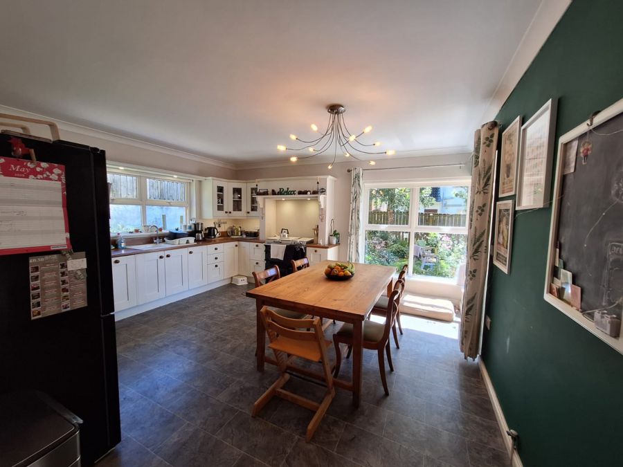 16 Knowehead Hill