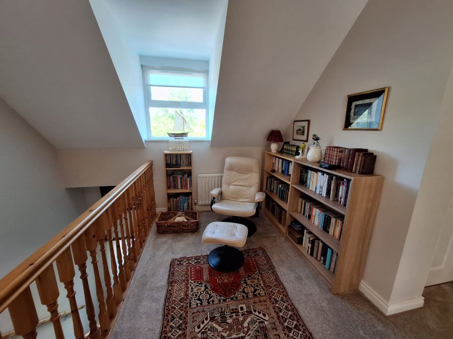 16 Knowehead Hill
