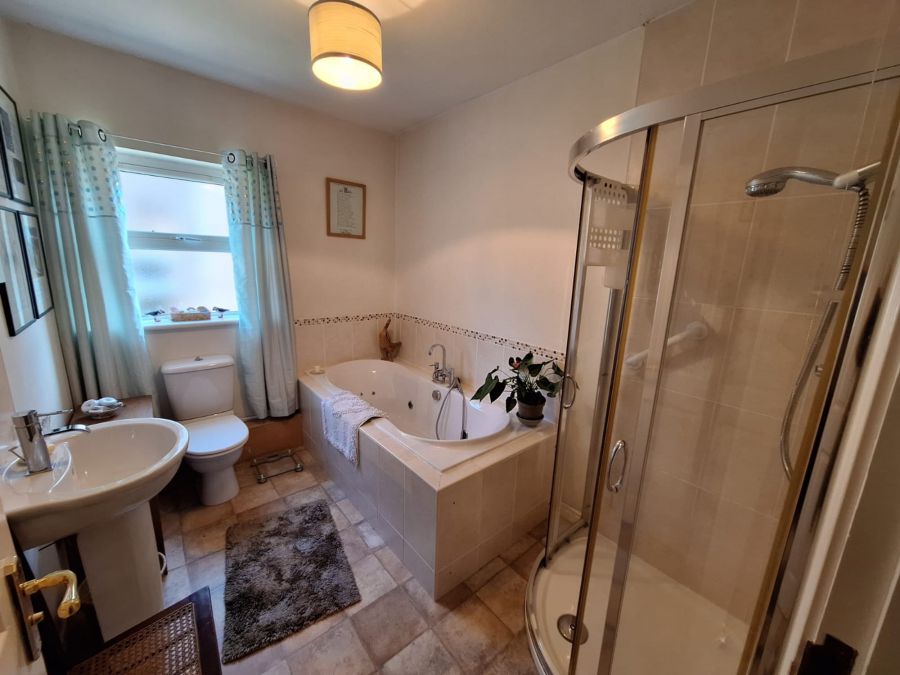 16 Knowehead Hill