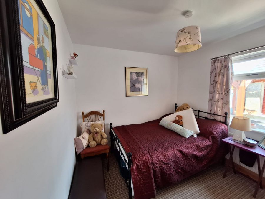 4 Glenview Park