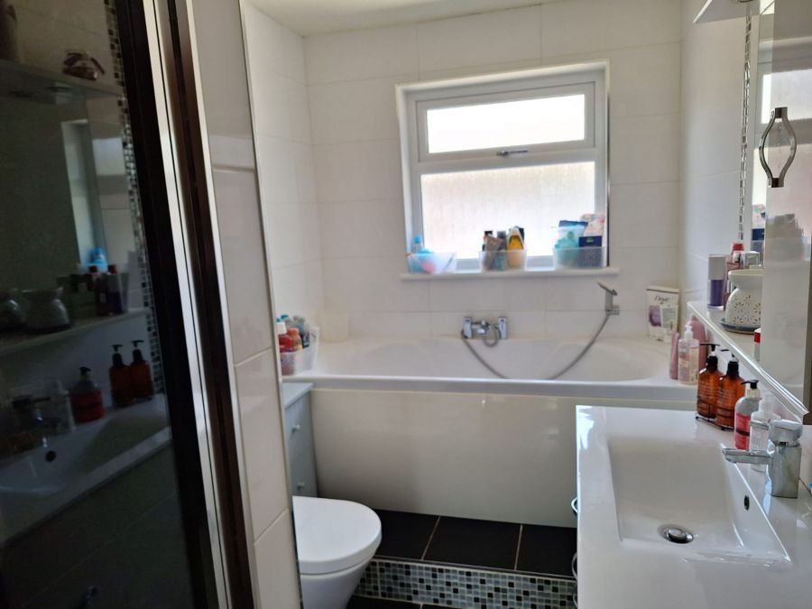 4 Glenview Park