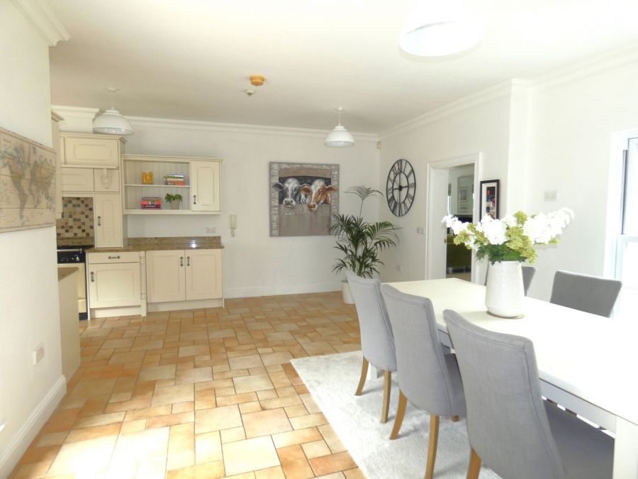 Gardenvale Manor, 60 Knockmore Road