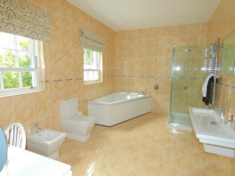 Gardenvale Manor, 60 Knockmore Road