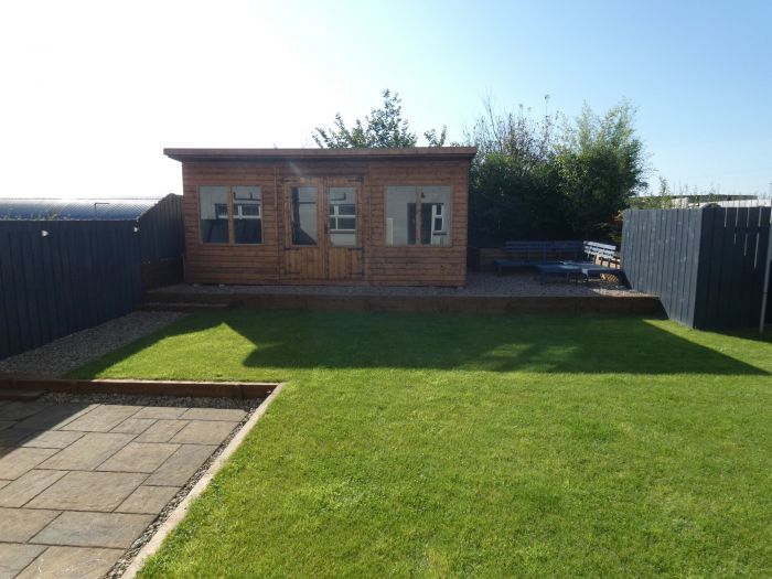 6 Castlewood Crescent