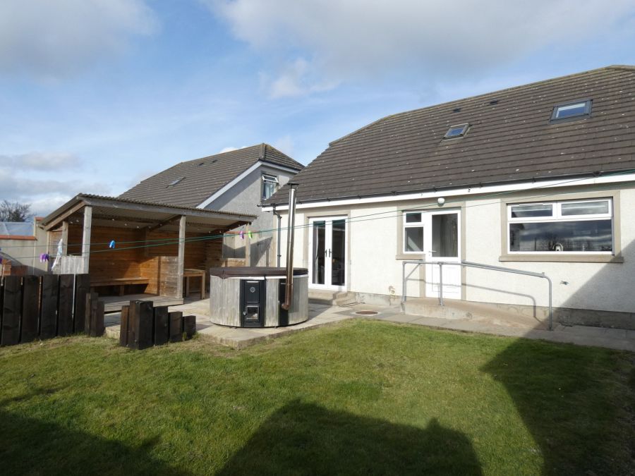 3 Oakley Park