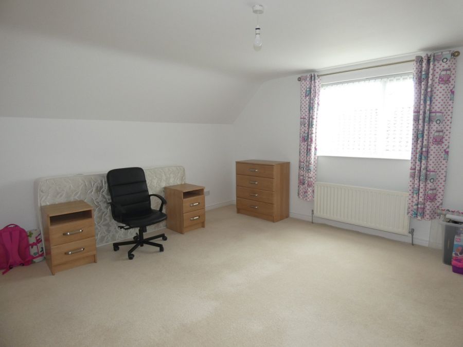 8 Ballynacree Avenue